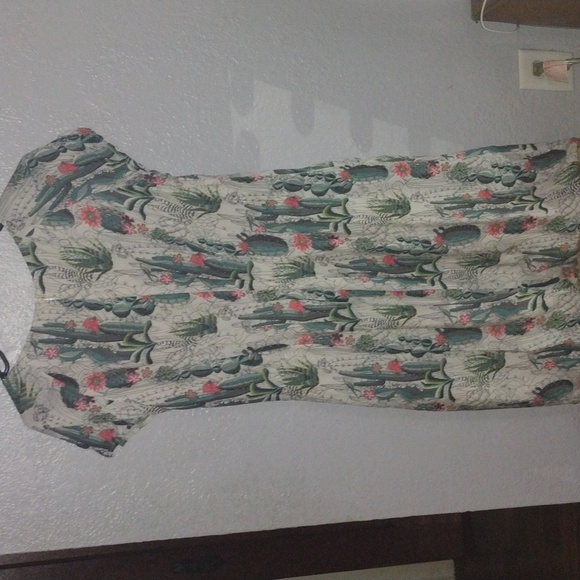 Midi Cactus Print Dress with Coin and Chain Like Detail Near Collar XS - Picture 7 of 7